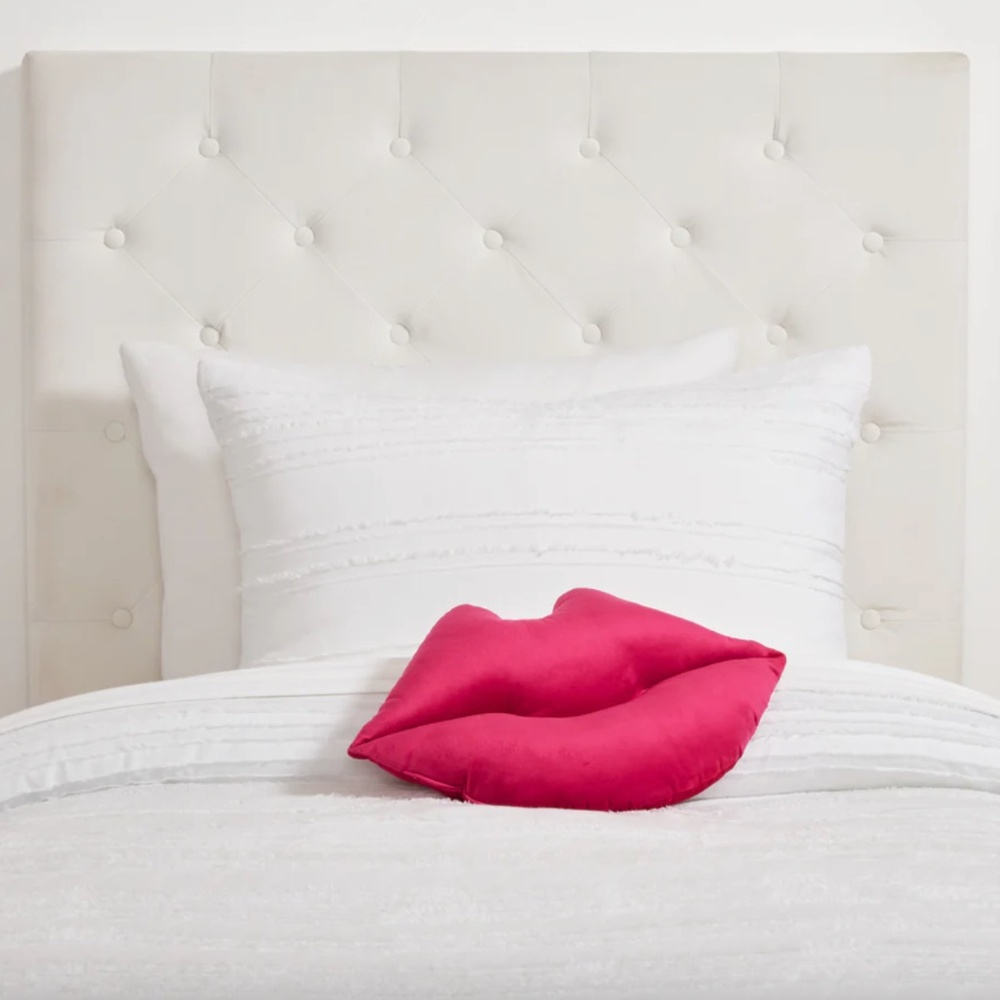 Dormify Harlow Tufted Charging Headboard